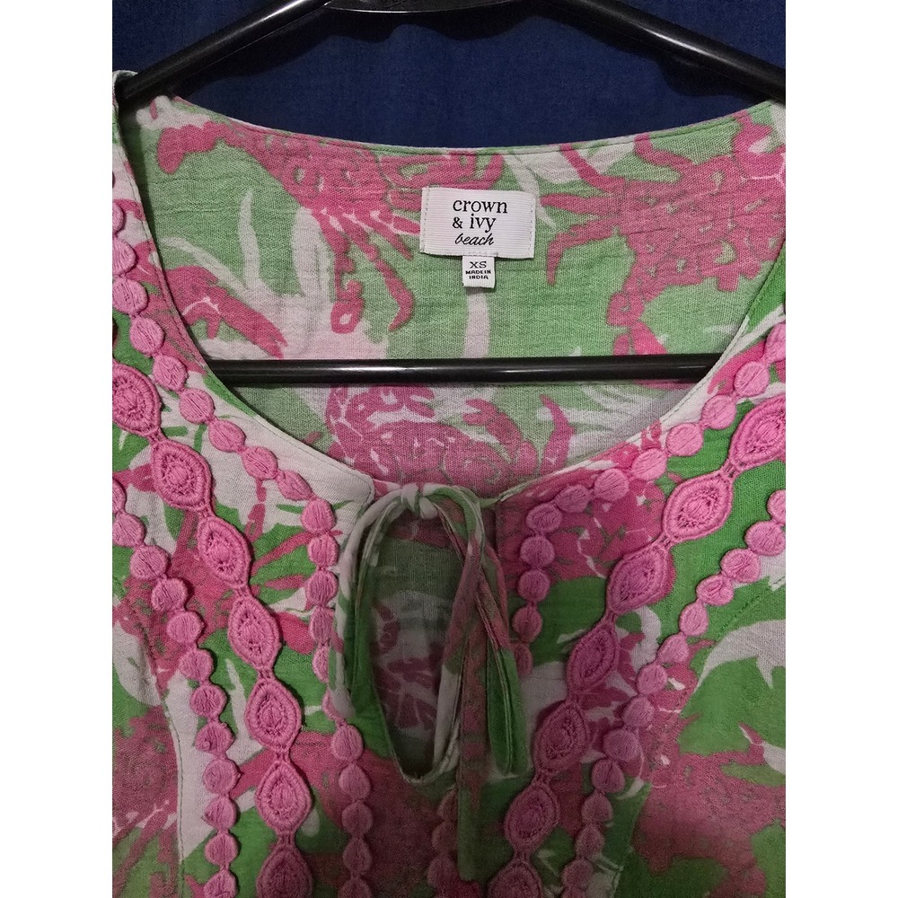 Crown & Ivy Beach Womens XS Pink Green Crab Print Tassel Embroidered Tunic Top - Picture 2 of 3